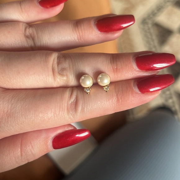 Dior Pearl Stud Earrings - Picture 5 of 5